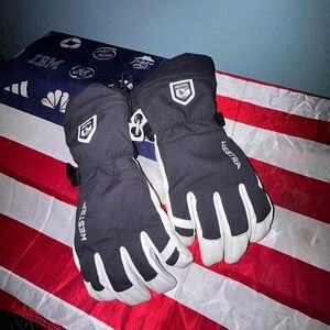 Hestra Army Leather GORETEX, 5-Finger, White/Black, Size 10. Excellent Condition